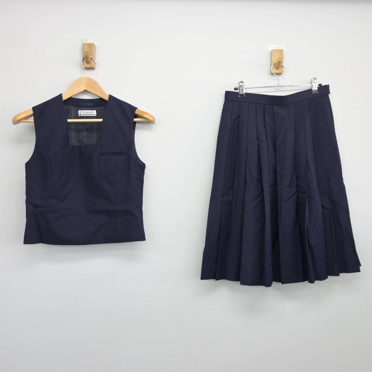 【中古】北海道 琴似中学校 女子制服 2点（ベスト・スカート）sf027520