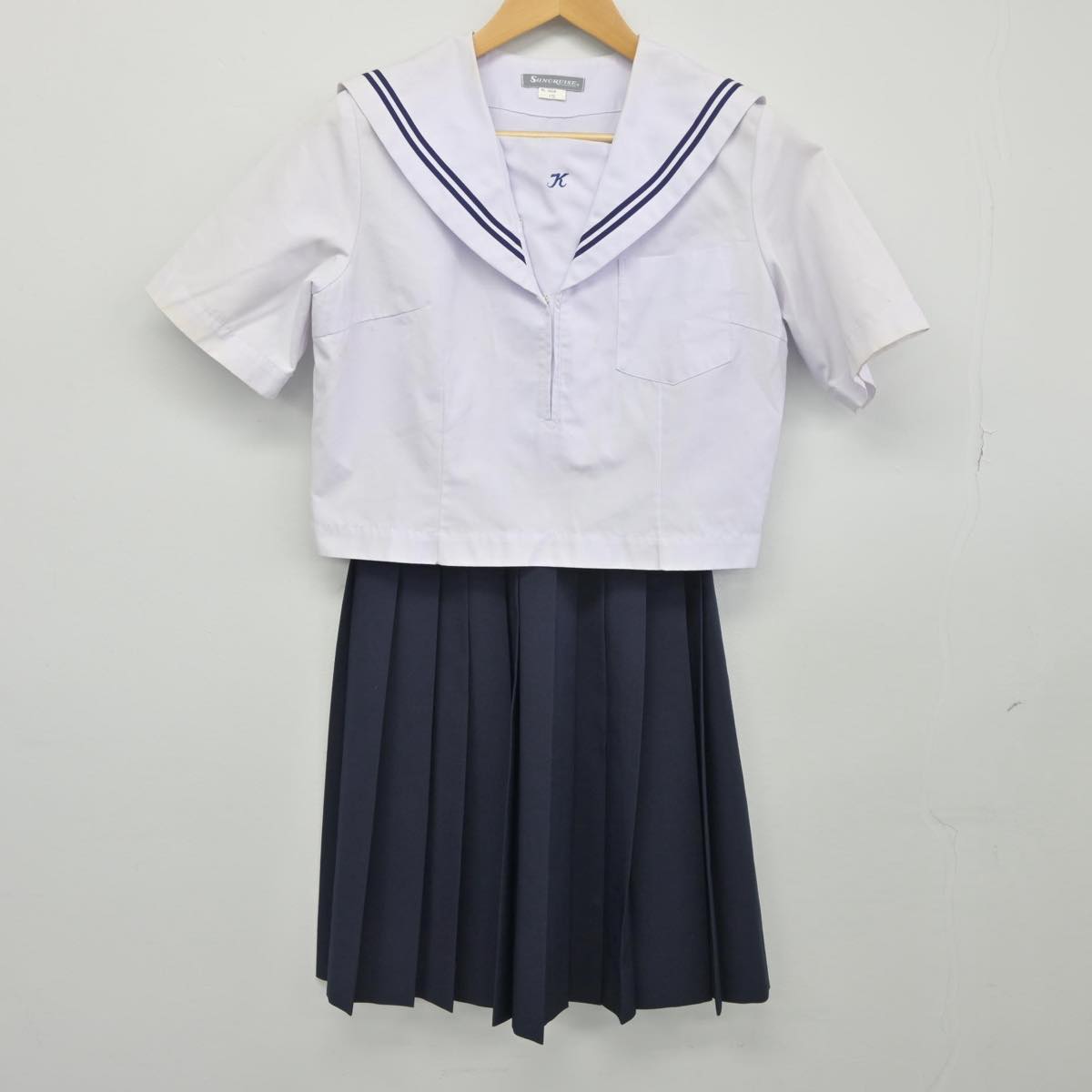 【中古】長野県 鼎中学校 女子制服 2点（セーラー服・スカート）sf027570