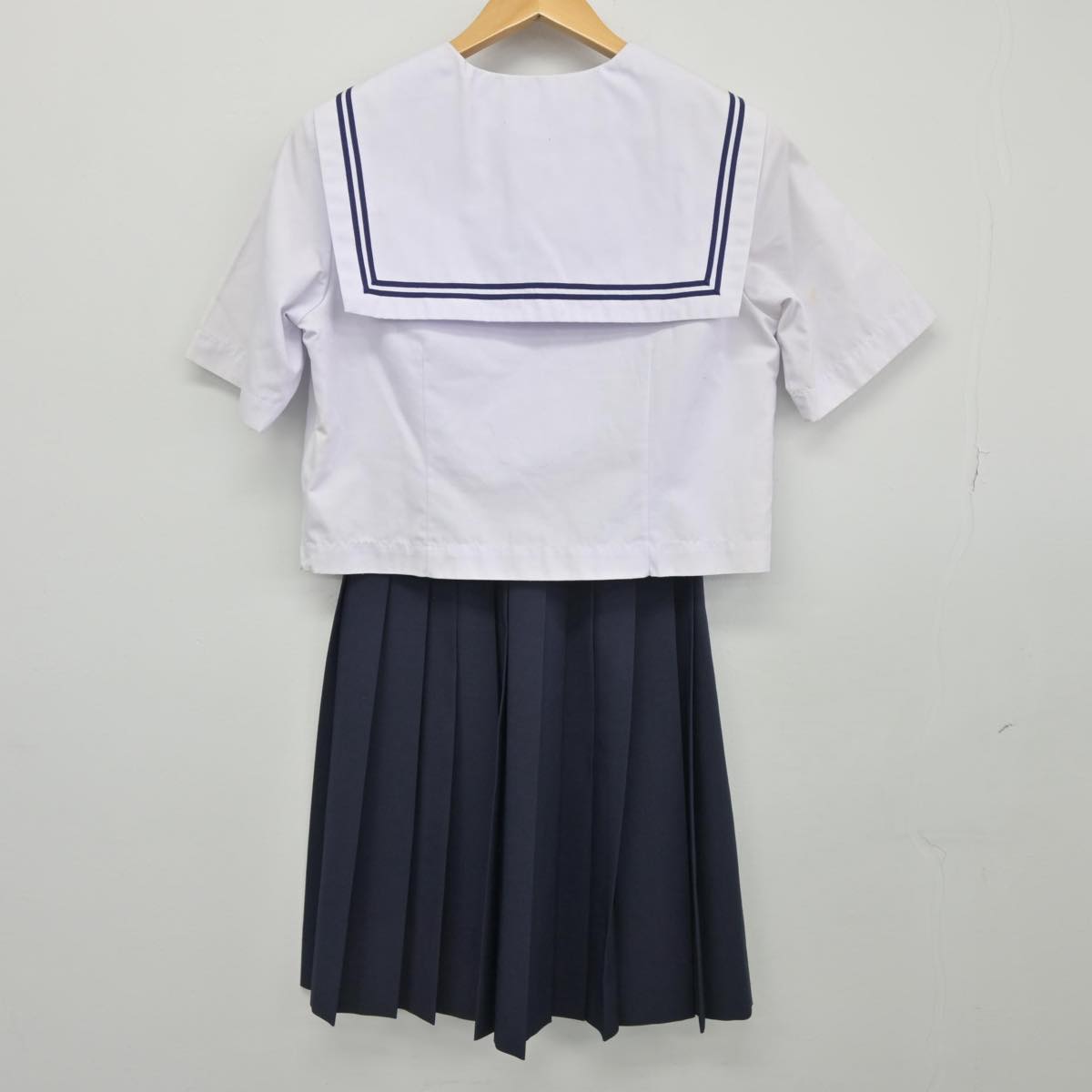 【中古】長野県 鼎中学校 女子制服 2点（セーラー服・スカート）sf027570