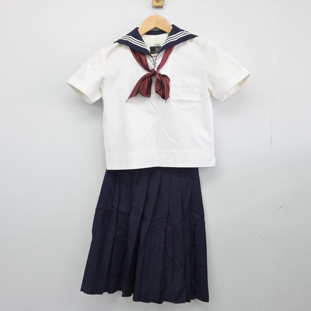 【中古】東京都 実践女子学園中学校 女子制服 4点（セーラー服・スカート）sf027575