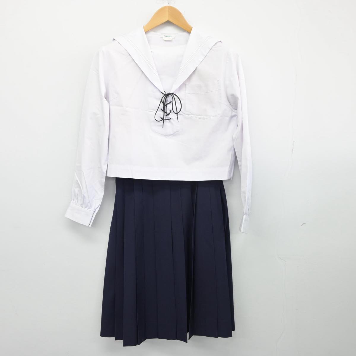 【中古】兵庫県 神戸高等学校 女子制服 2点（セーラー服・スカート）sf027583