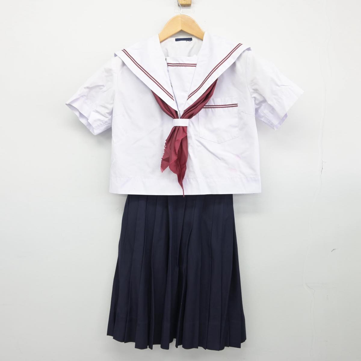 【中古】大阪府 谷川中学校 女子制服 3点（セーラー服・スカート）sf027587