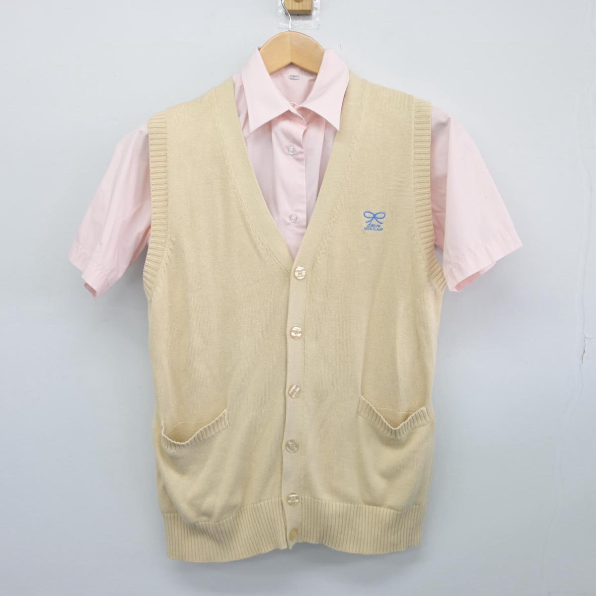 【中古】高知県 高知高等学院 女子制服 2点（ニットベスト・シャツ）sf027590