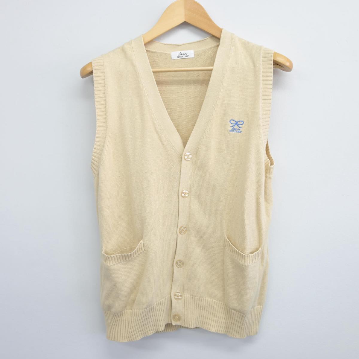 【中古】高知県 高知高等学院 女子制服 2点（ニットベスト・シャツ）sf027590