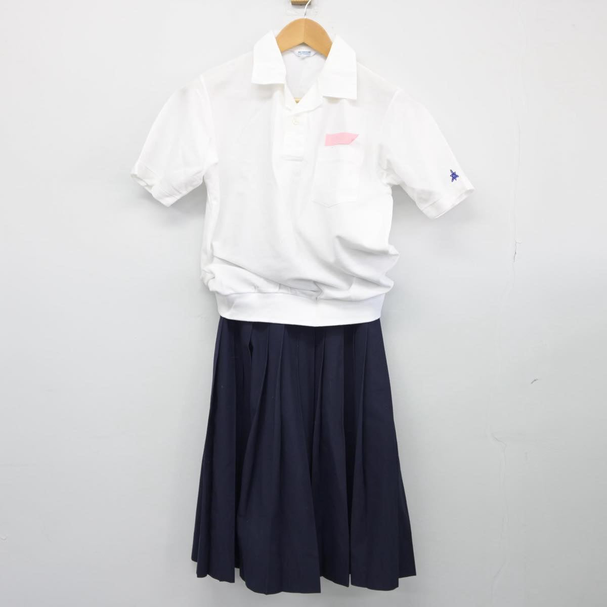 【中古】宮崎県 岡富中学校 女子制服 2点（シャツ・スカート）sf027606