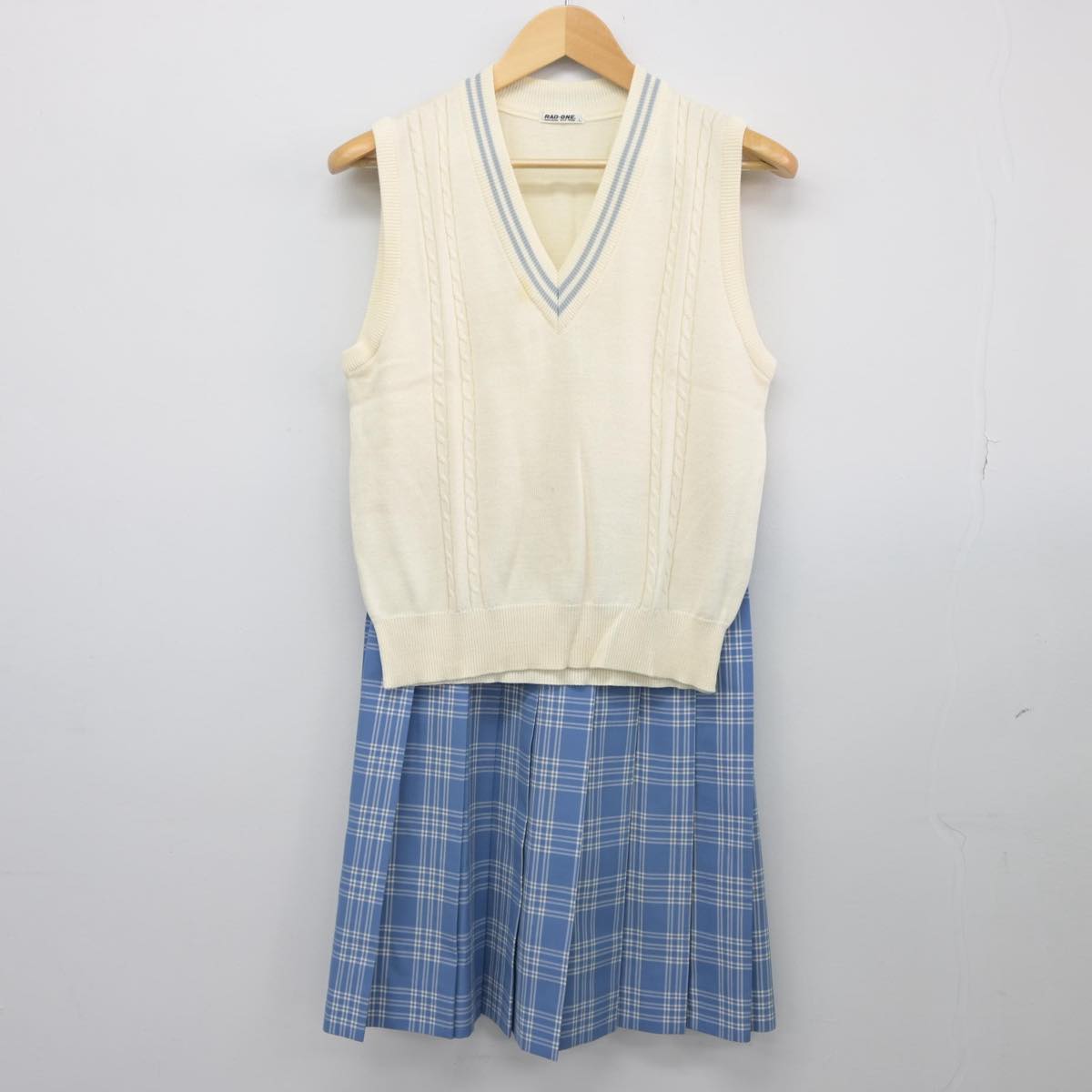 【中古】北海道 札幌東商業高等学校 女子制服 2点（ニットベスト・スカート）sf027609