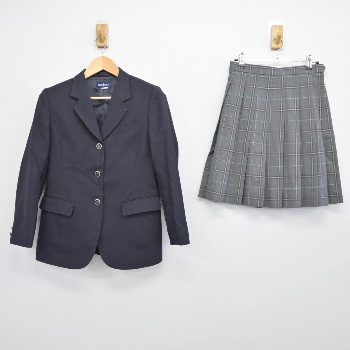 【中古】神奈川県 鶴見大学附属高等学校 女子制服 2点（ブレザー・スカート）sf027625