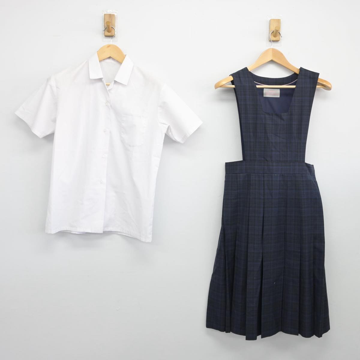 【中古】群馬県 多々良中学校 女子制服 2点（シャツ・ジャンパースカート）sf027660