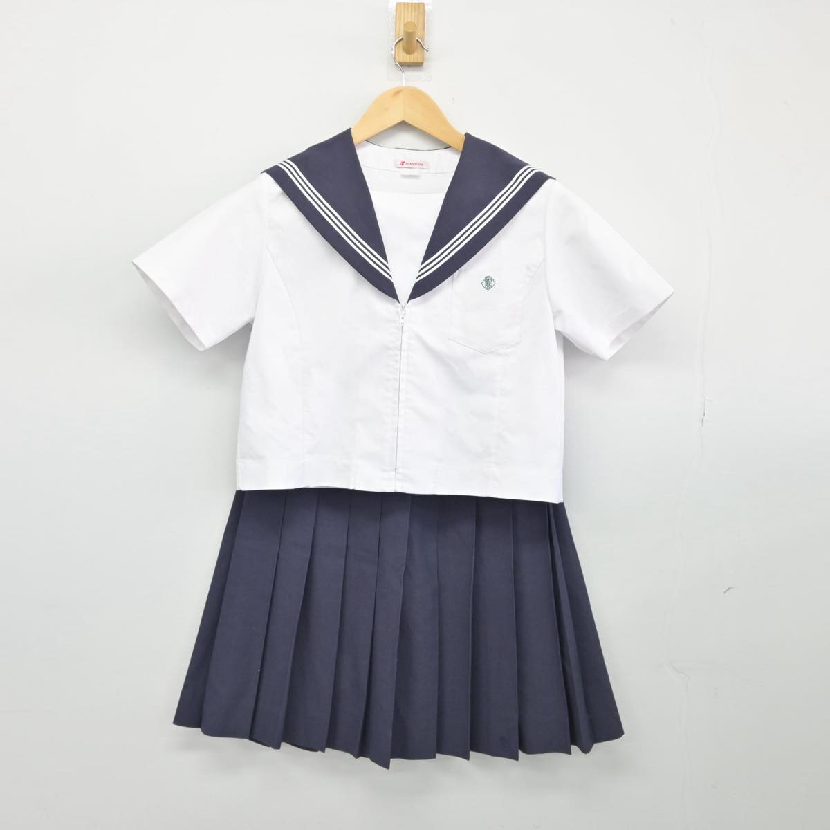 【中古】愛知県 桜台高等学校 女子制服 2点（セーラー服・スカート）sf027663