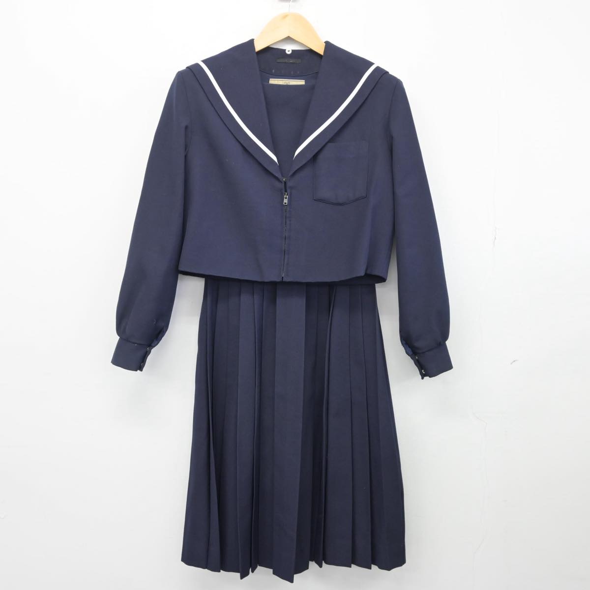 【中古】愛知県 山王中学校 女子制服 2点（セーラー服・スカート）sf027685