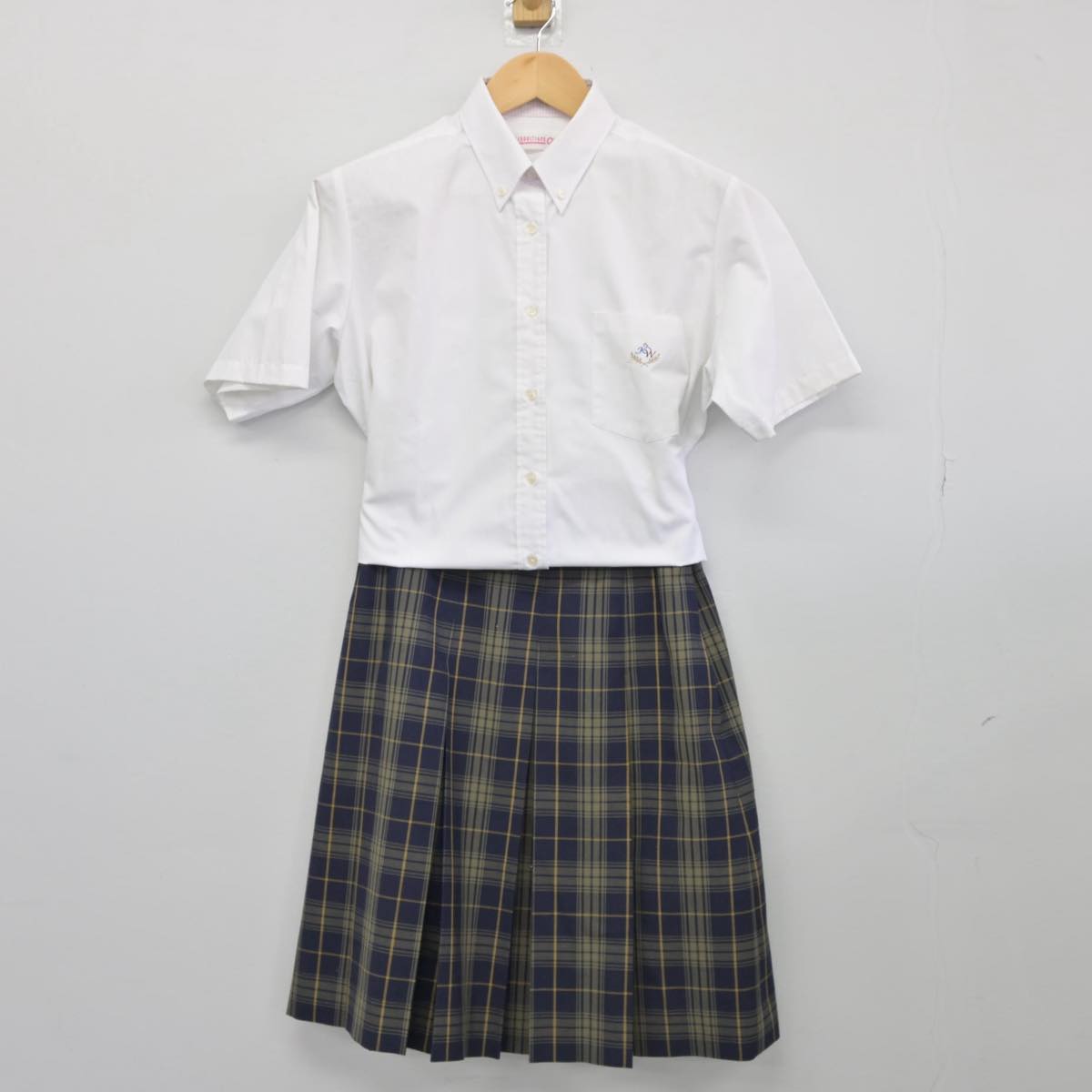 【中古】香川県 四国学院大学香川西高等学校 女子制服 2点（シャツ・スカート）sf027716