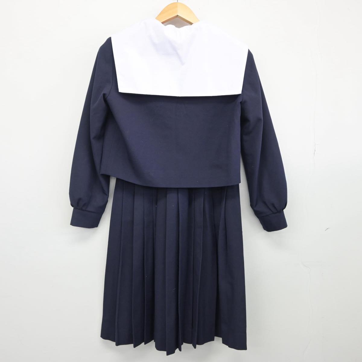 【中古】愛知県 伊勢山中学校 女子制服 3点（セーラー服・スカート）sf027743