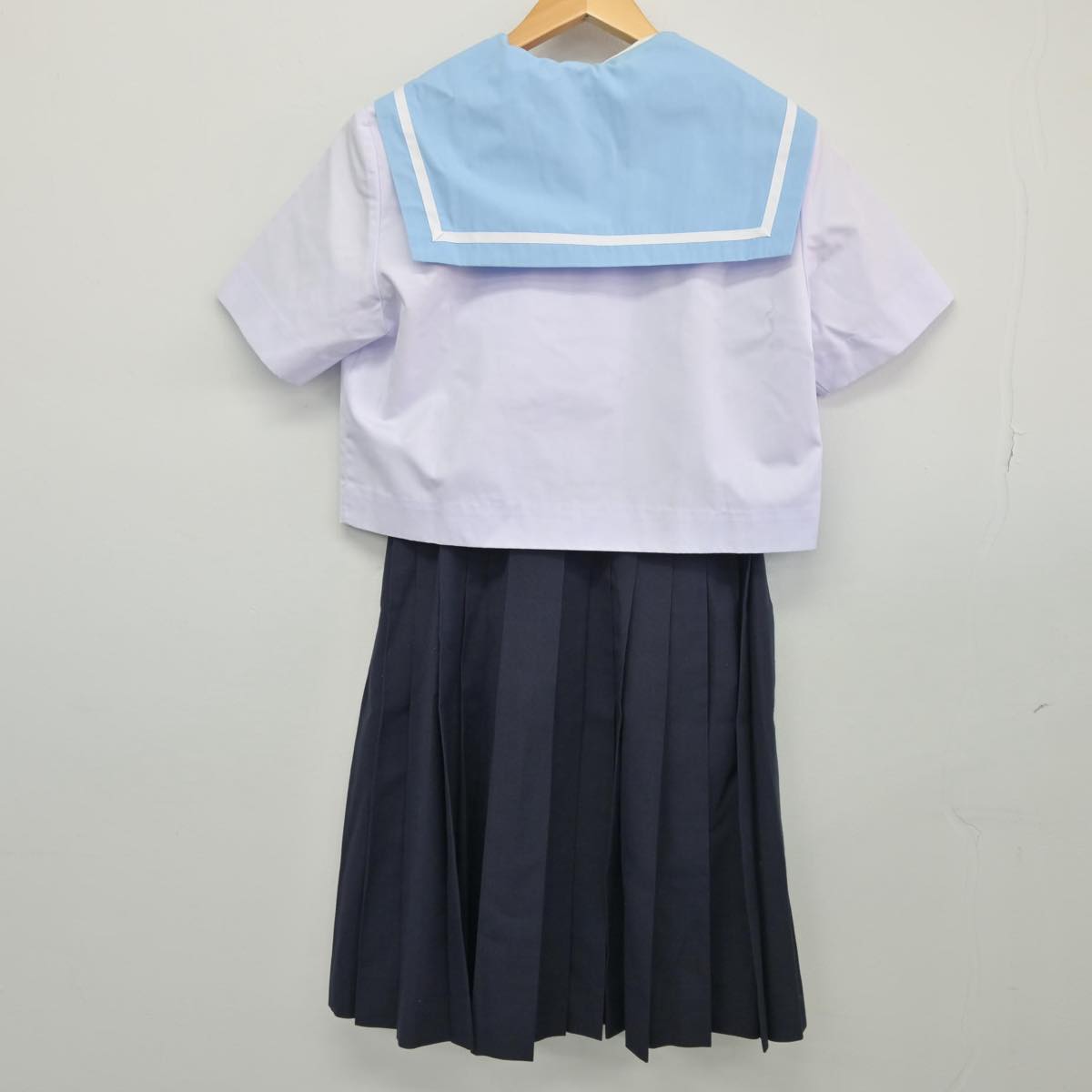 【中古】愛知県 伊勢山中学校 女子制服 3点（セーラー服・スカート）sf027744