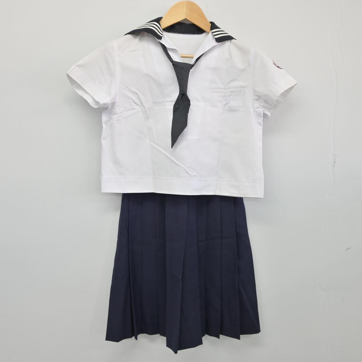 【中古】静岡県 静岡英和女学院中学校・高等学校 女子制服 3点（セーラー服・スカート）sf027748