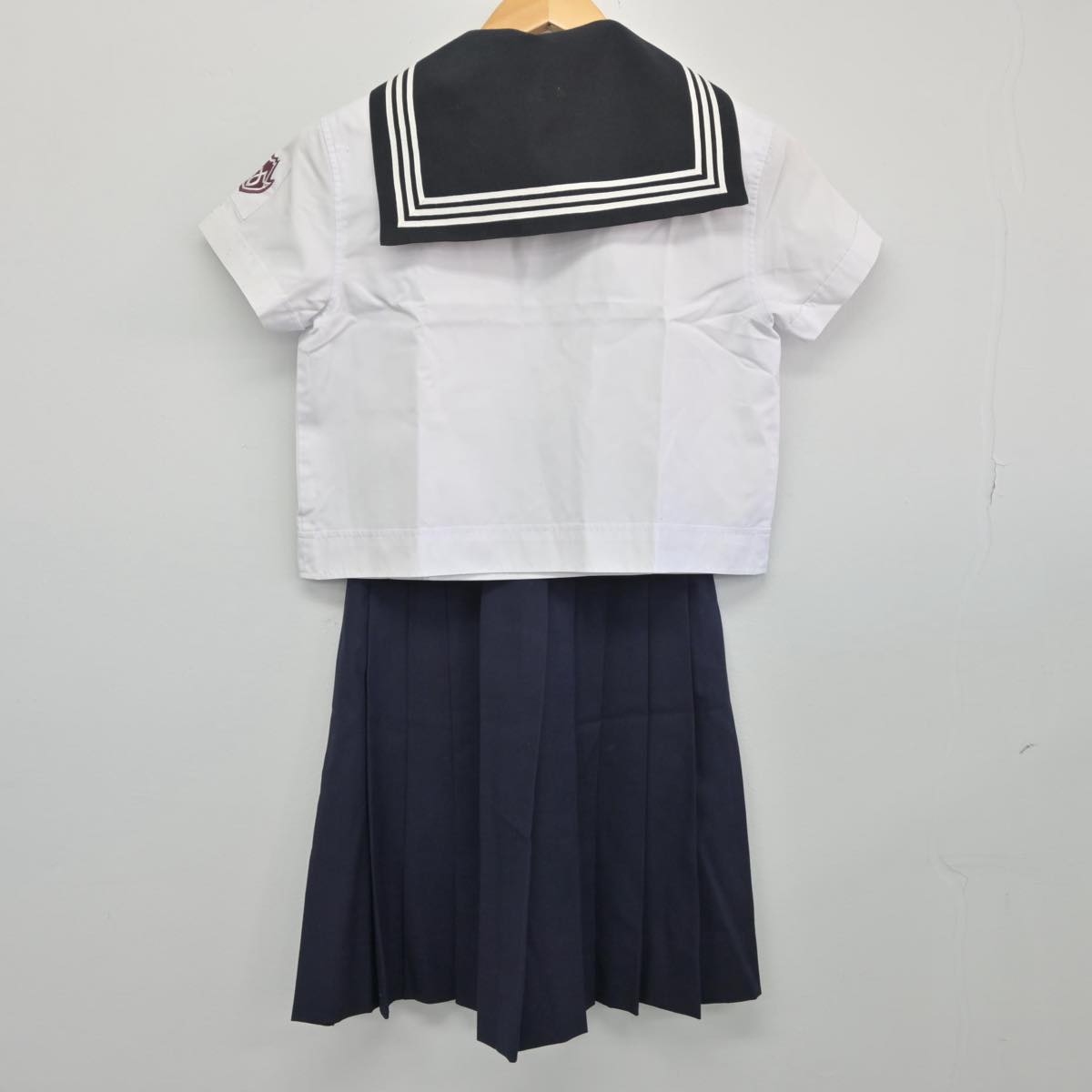 【中古】静岡県 静岡英和女学院中学校・高等学校 女子制服 3点（セーラー服・スカート）sf027748