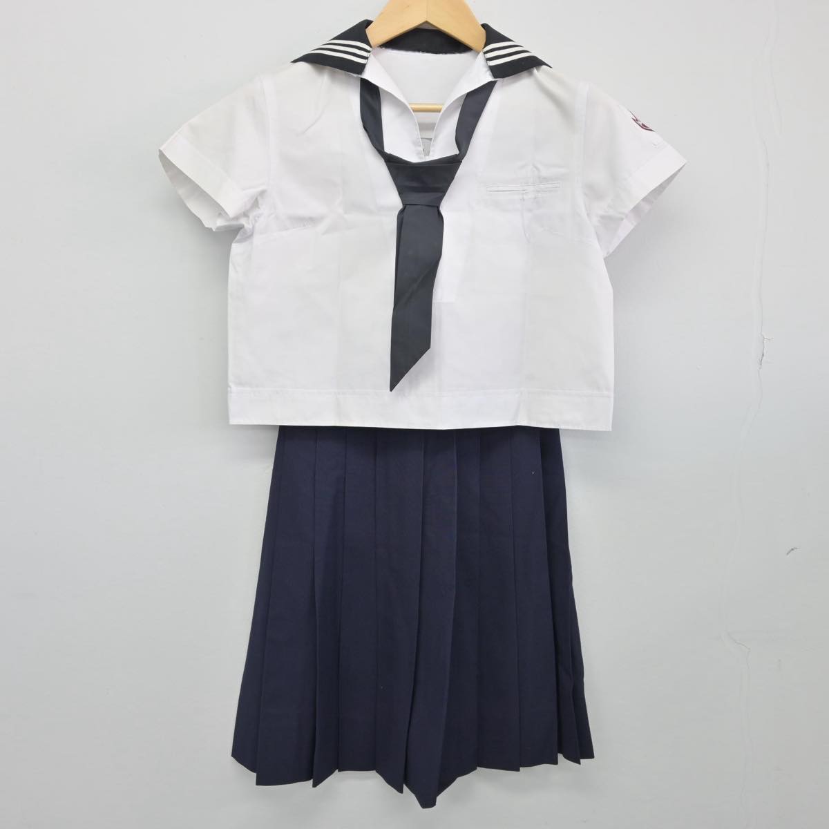 【中古】静岡県 静岡英和女学院中学校・高等学校 女子制服 4点（セーラー服・セーラー服・スカート）sf027749