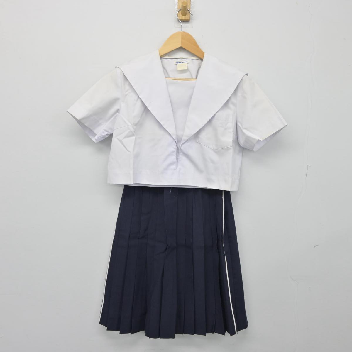 【中古】愛知県 菊里高等学校 女子制服 2点（セーラー服・スカート）sf027773