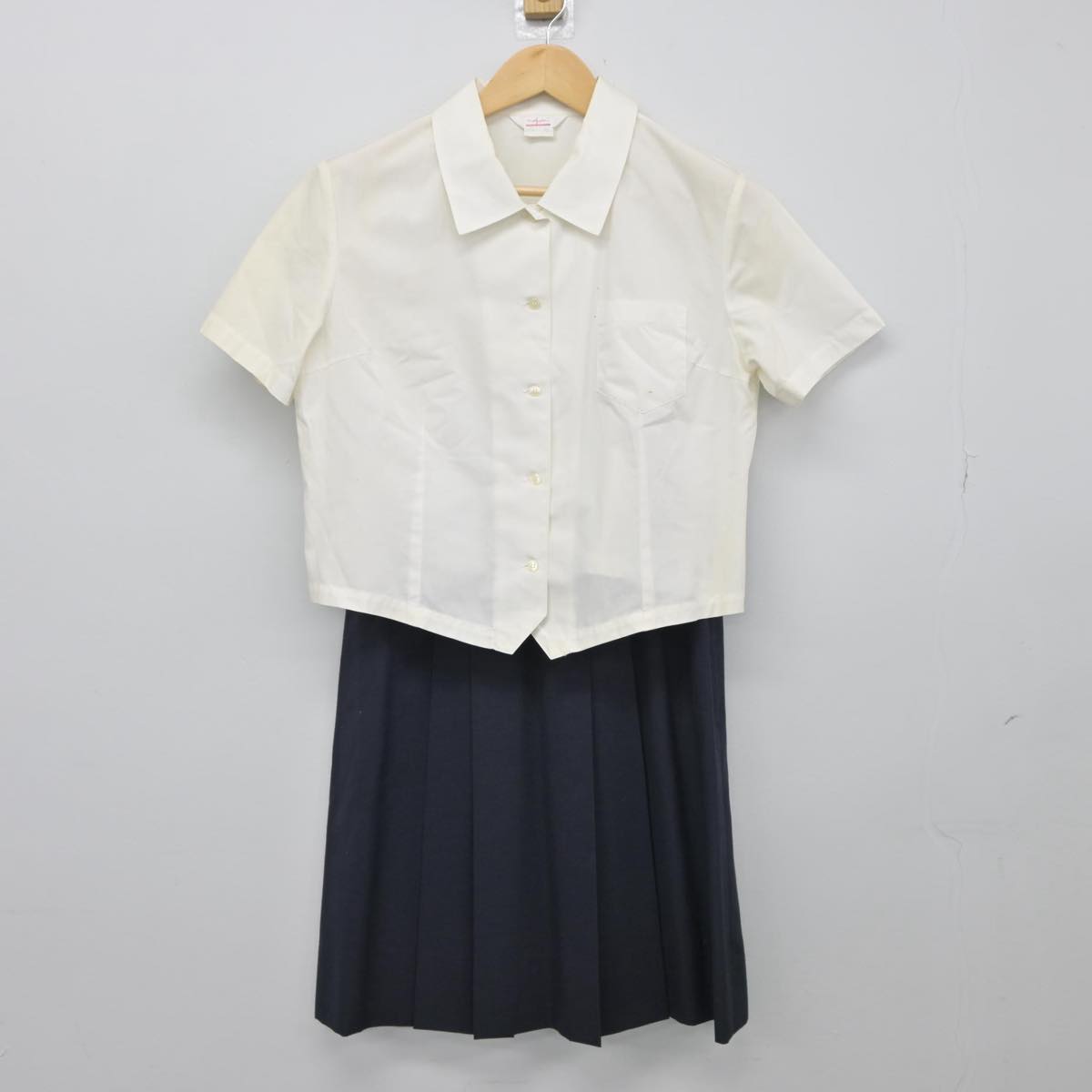 【中古】岡山県 清心女子高等学校 女子制服 2点（シャツ・スカート）sf027805