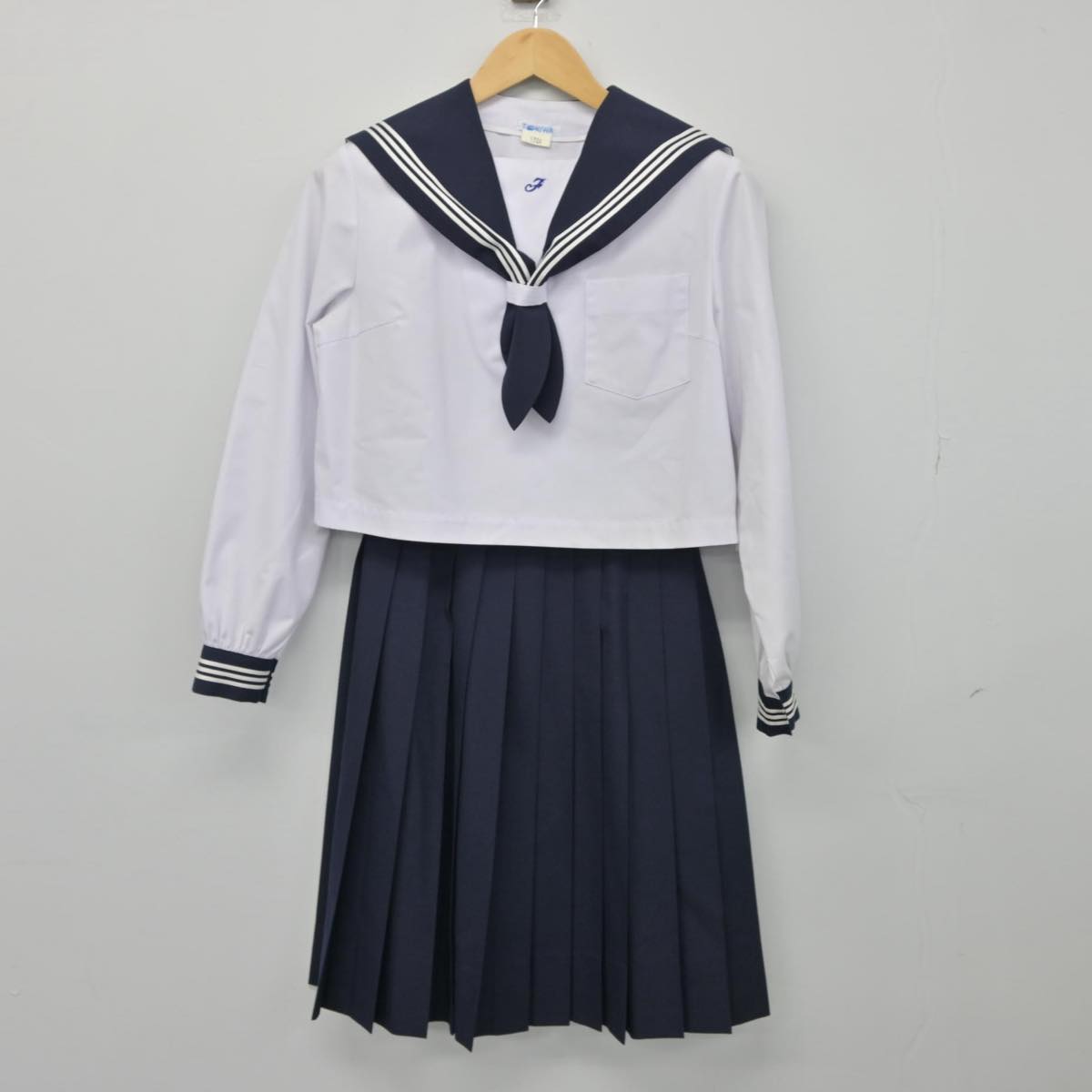 【中古】大分県 大分大学教育学部附属中学校 女子制服 3点（セーラー服・セーラー服・スカート）sf027807