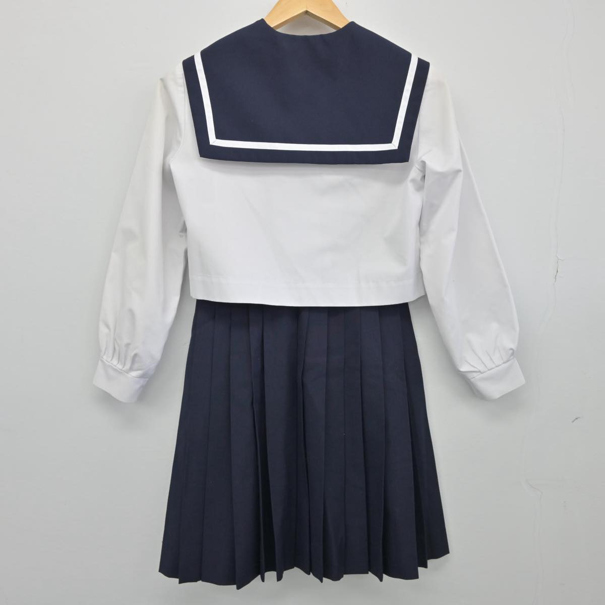 【中古】愛知県 大府高等学校 女子制服 2点（セーラー服・スカート）sf027833