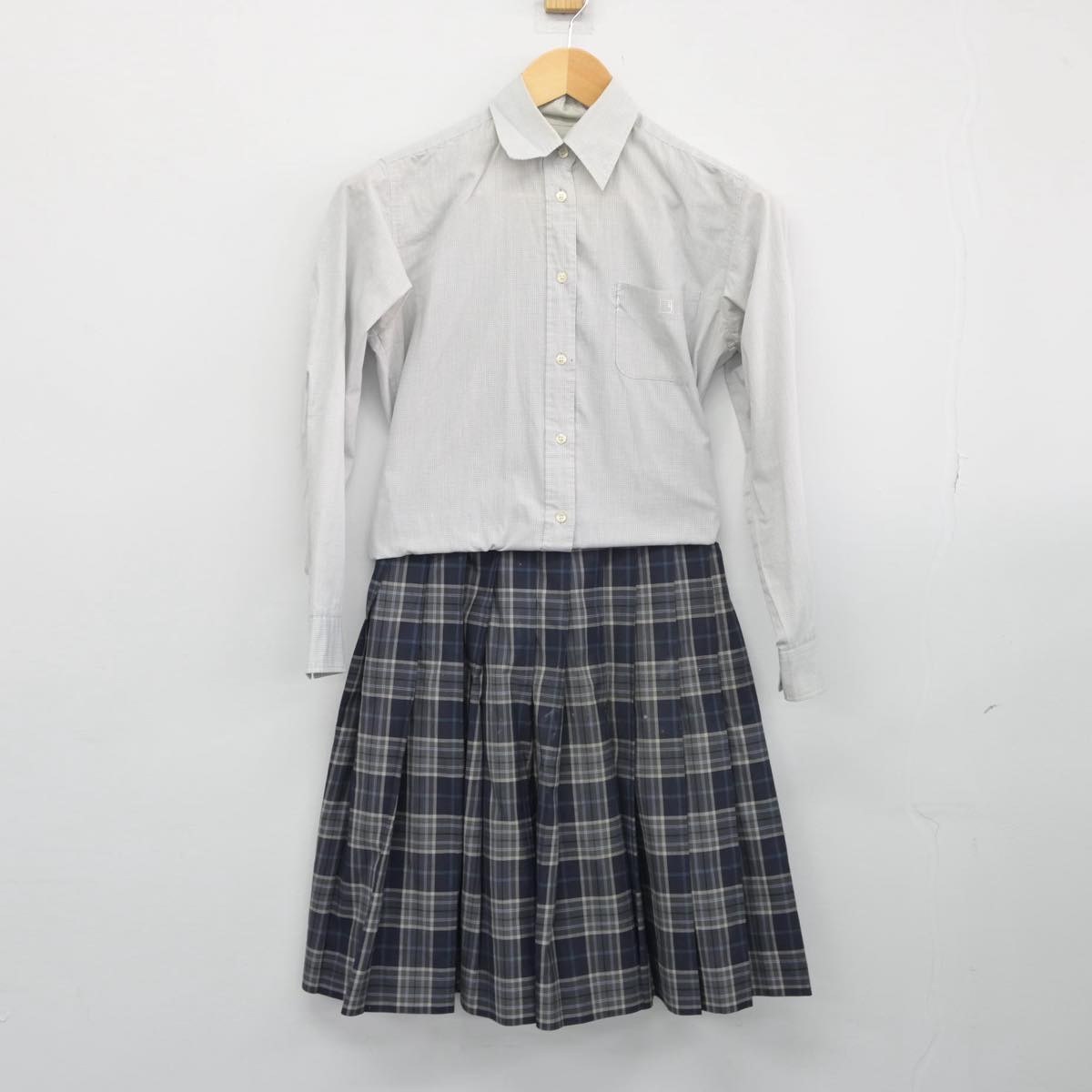 【中古】大阪府 大阪夕陽丘学園高等学校 女子制服 2点（シャツ・スカート）sf027859