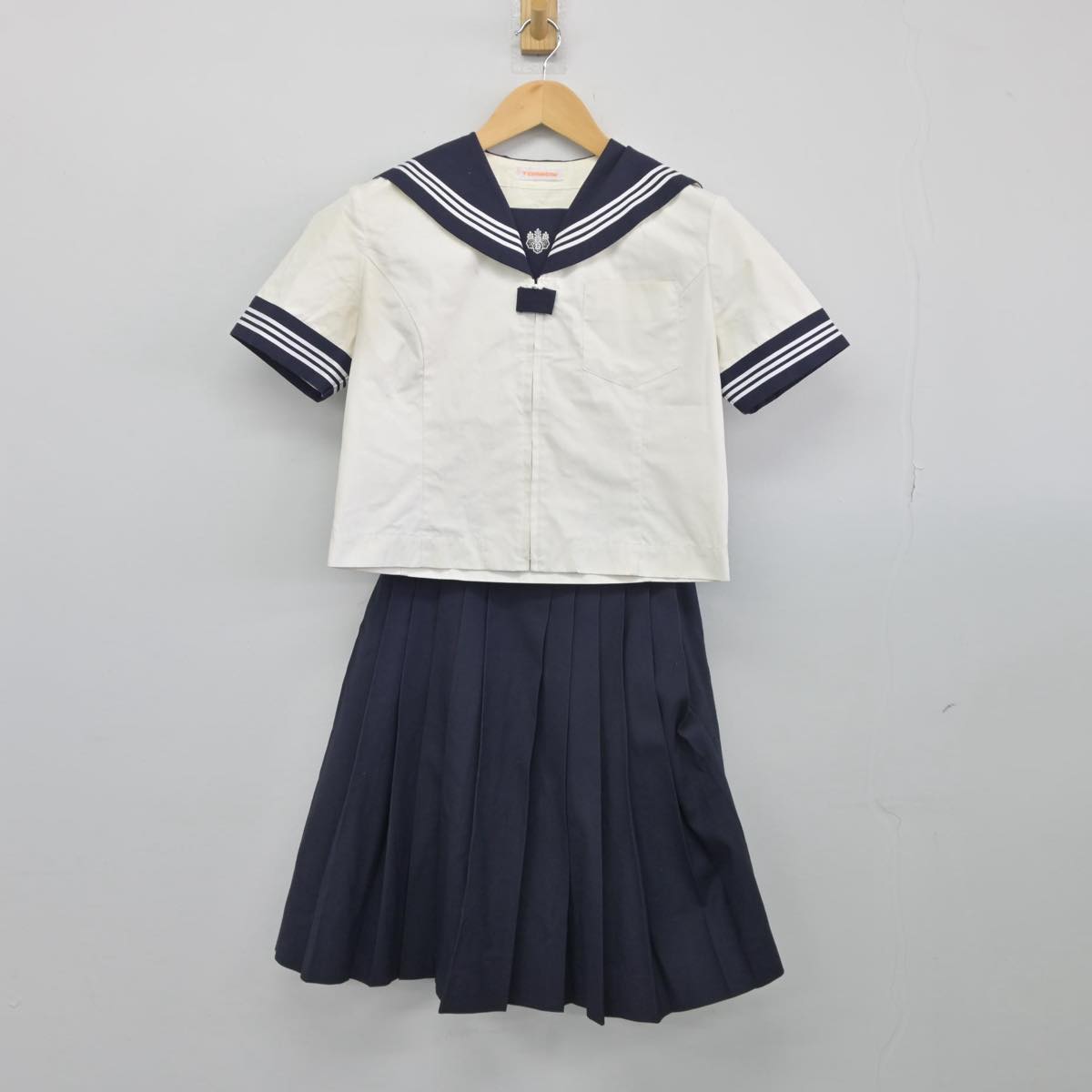 【中古】東京都 目白研心高等学校 女子制服 2点（セーラー服・スカート）sf027902