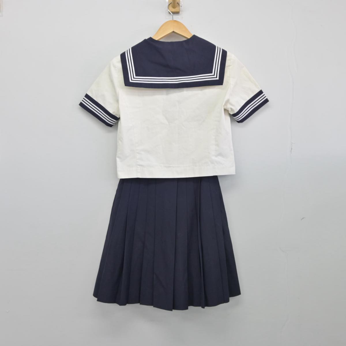 【中古】東京都 目白研心高等学校 女子制服 2点（セーラー服・スカート）sf027902