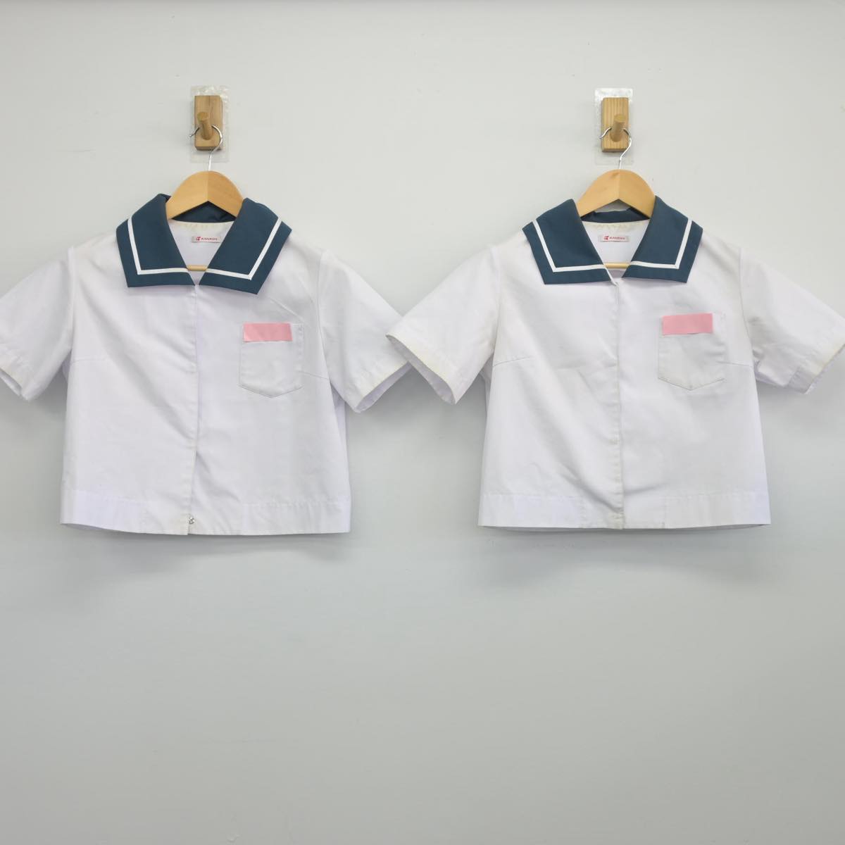 【中古】大分県 昭和中学校 女子制服 2点（シャツ・シャツ）sf027907