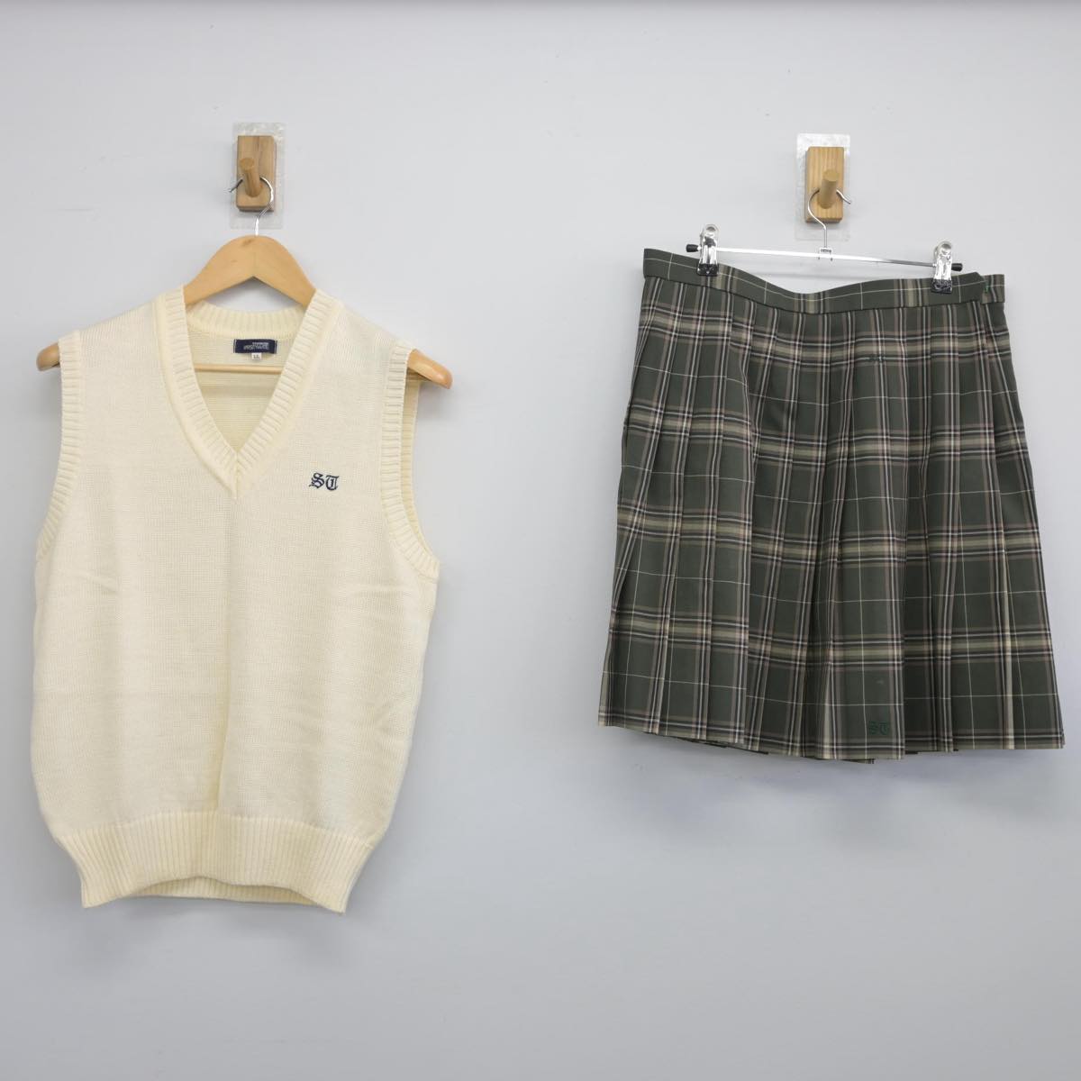 【中古】千葉県 沼南高柳高等学校 女子制服 2点（ニットベスト・スカート）sf027909