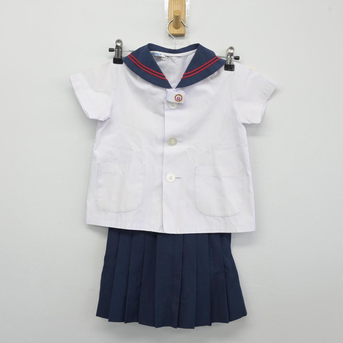 【中古】岐阜県 多治見ひまわり幼稚園 女子制服 2点（セーラー服・スカート）sf027952