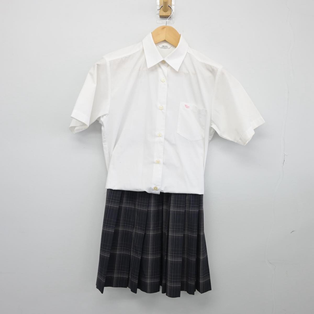 【中古】大阪府 桜塚高等学校 女子制服 3点（シャツ・スカート）sf027958