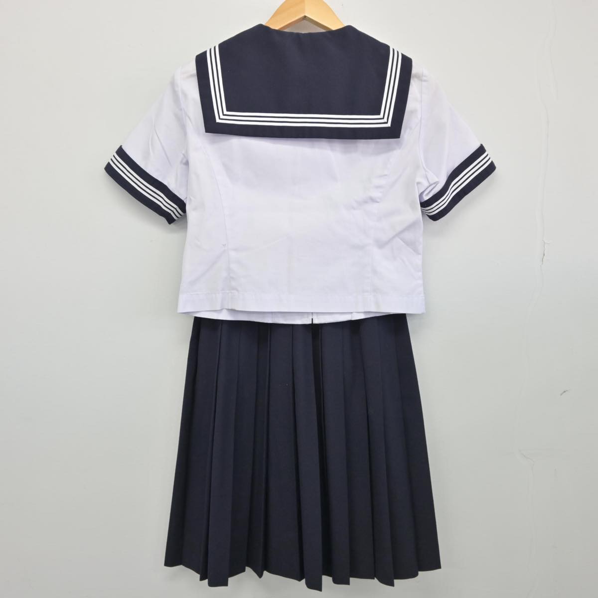 【中古】埼玉県 行田市立西中学校 女子制服 2点（セーラー服・スカート）sf027975