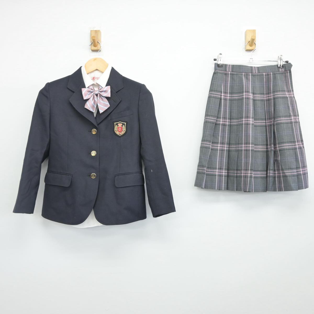 【中古】奈良県 富雄第三小中学校 女子制服 4点（ブレザー・シャツ・スカート）sf027982