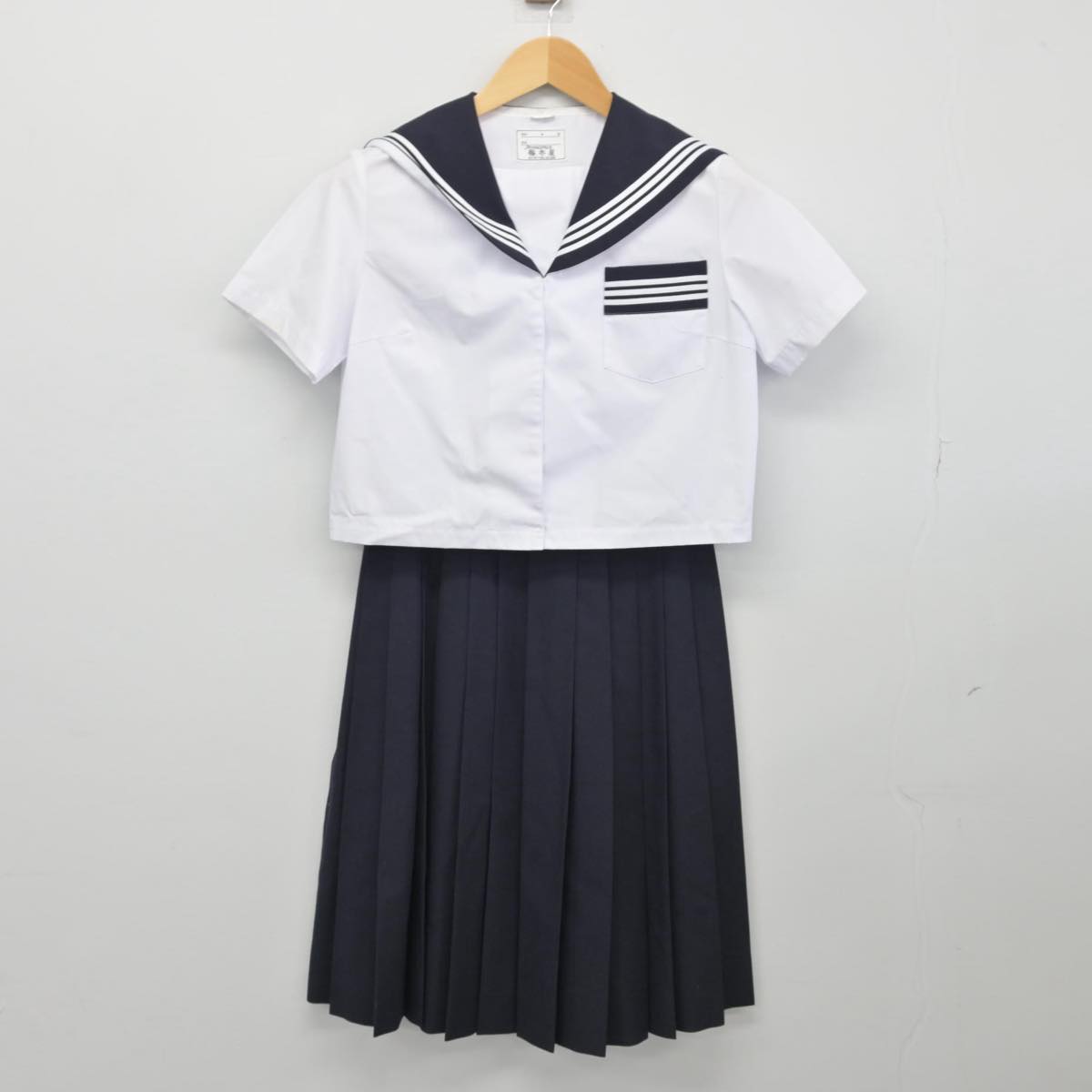 【中古】静岡県 掛川市立桜が丘中学校 女子制服 2点（セーラー服・スカート）sf027999