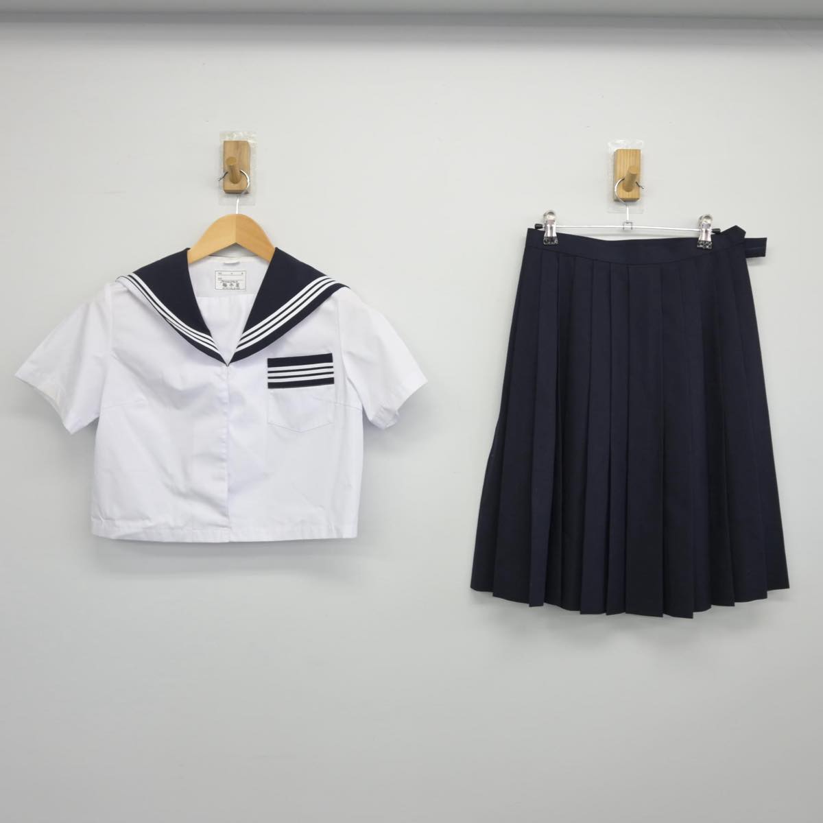 【中古】静岡県 掛川市立桜が丘中学校 女子制服 2点（セーラー服・スカート）sf027999