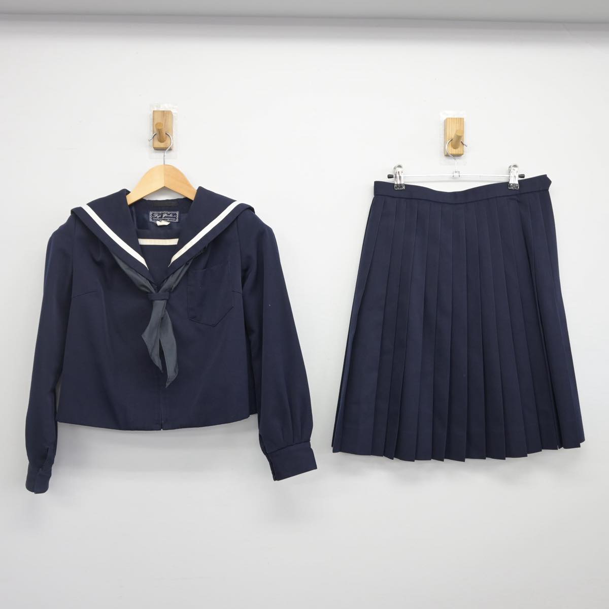 【中古】香川県 丸亀市立西中学校 女子制服 3点（セーラー服・スカート）sf028017