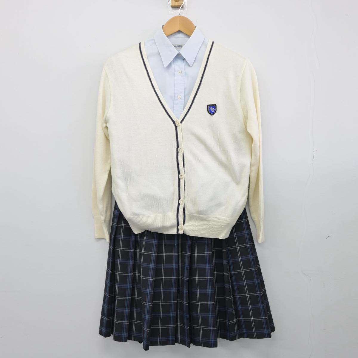 【中古】愛知県 愛知教育大学附属高等学校 女子制服 3点（シャツ・ニット・スカート）sf028027