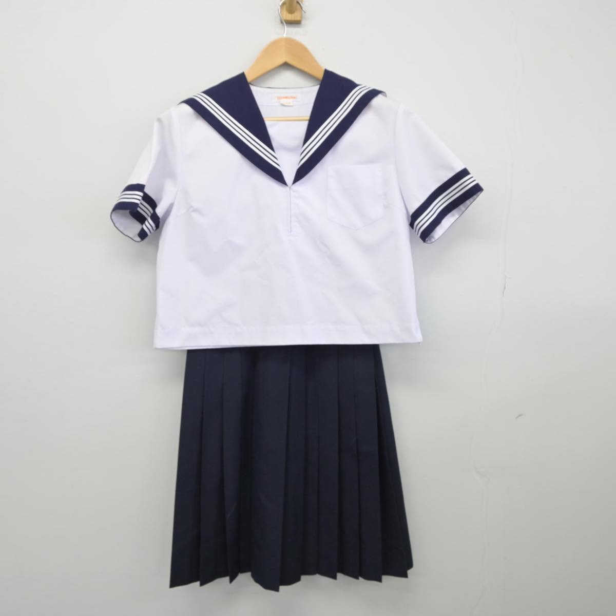 【中古】茨城県 坂本中学校 女子制服 2点（セーラー服・スカート）sf028077