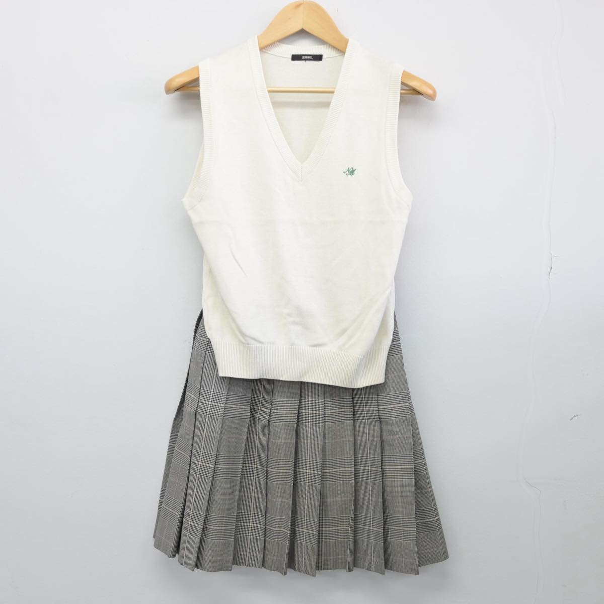 【中古】山梨県 日本大学明誠高等学校 女子制服 4点（ニット・ニットベスト・シャツ・スカート）sf028095