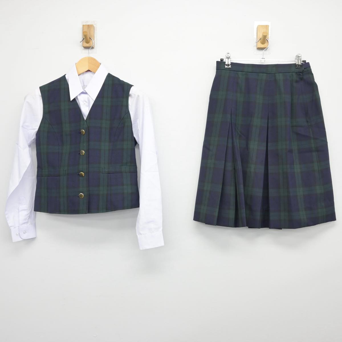 【中古】熊本県 熊本東稜高校 女子制服 3点（ベスト・シャツ・スカート）sf028131