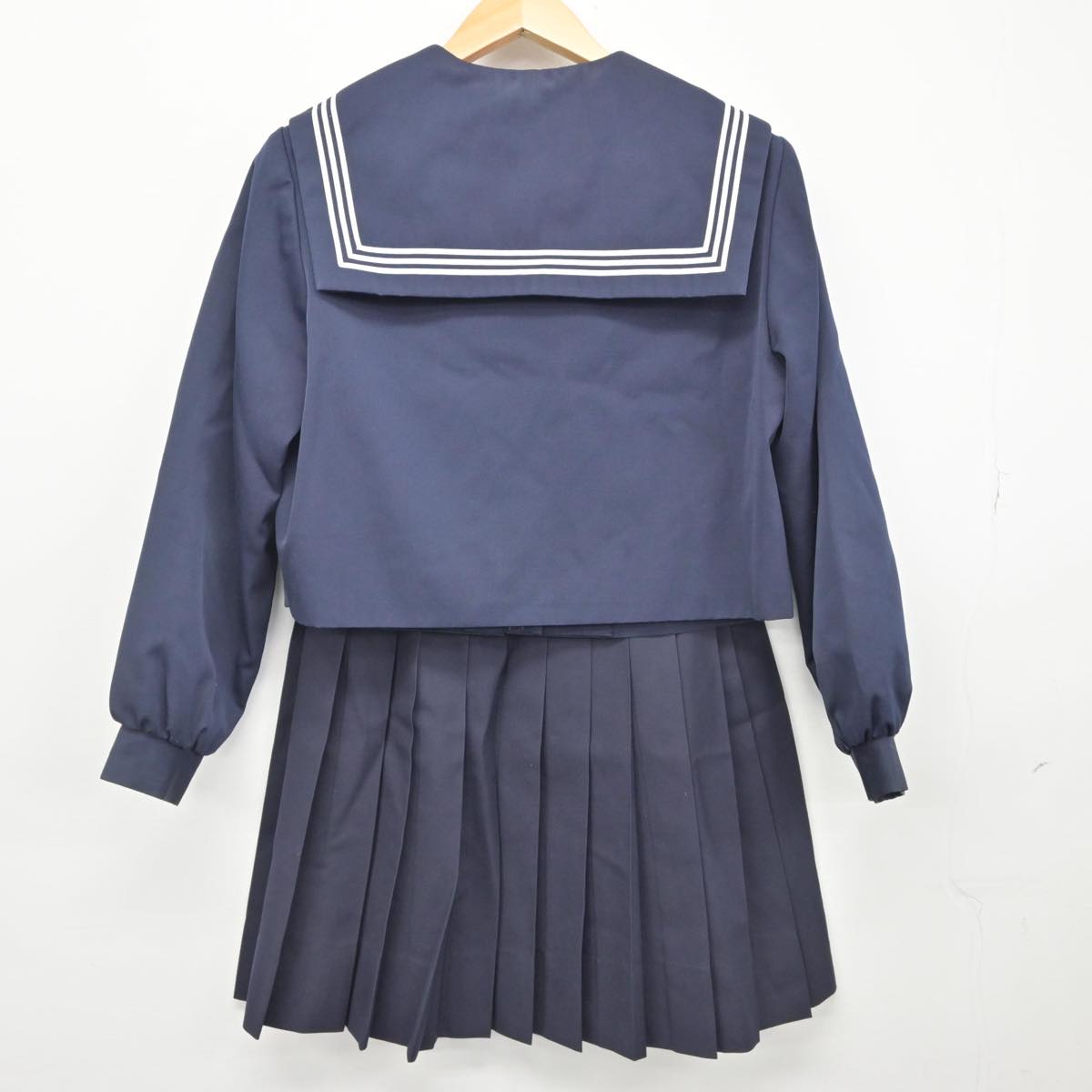 【中古】大分県 城崎中学校 女子制服 2点（セーラー服・スカート）sf028134