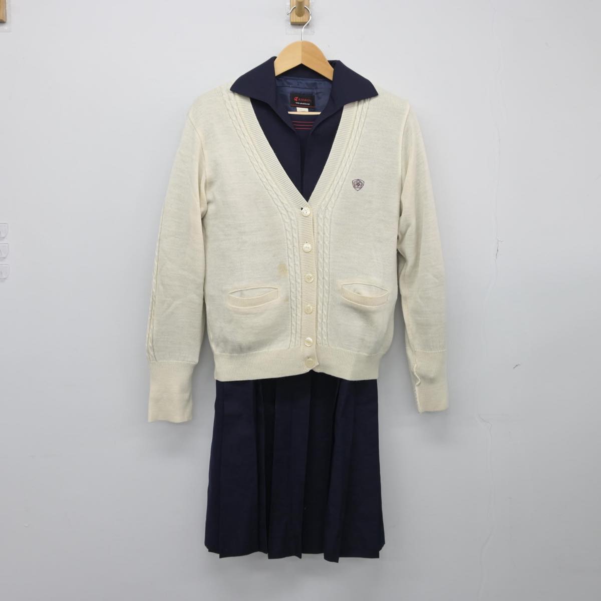 【中古】熊本県 熊本私立ルーテル学院高校 女子制服 3点（セーラー服・ニット・ジャンパースカート）sf028172