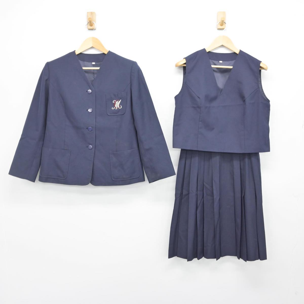 【中古】千葉県 長生村立長生中学校 女子制服 4点（ブレザー・ベスト・スカート・スカート）sf028196