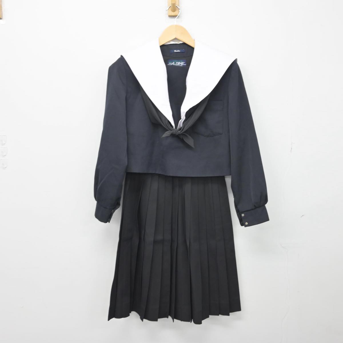 【中古】愛知県 西尾市立平坂中学校 女子制服 3点（セーラー服・スカート）sf028201