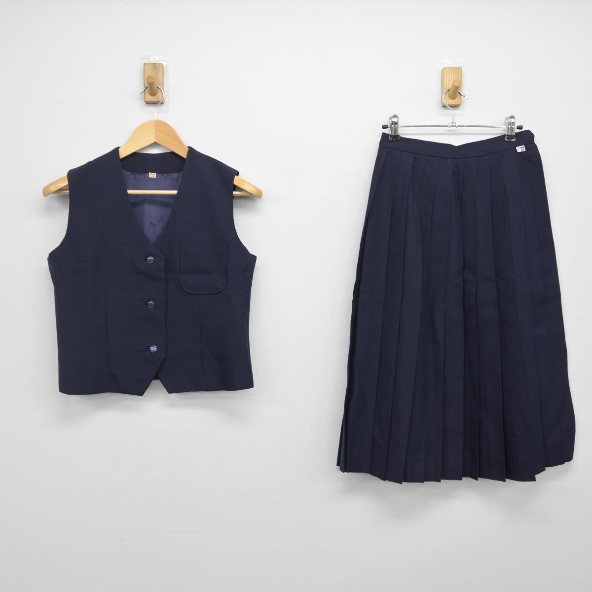 【中古】埼玉県 戸田東中学校 女子制服 2点（ベスト・スカート）sf028207