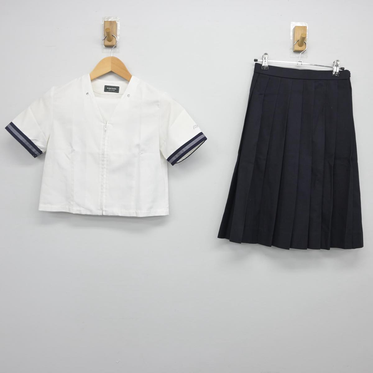 【中古】東京都 武蔵野大学高等学校 女子制服 2点（セーラー服・スカート）sf028210