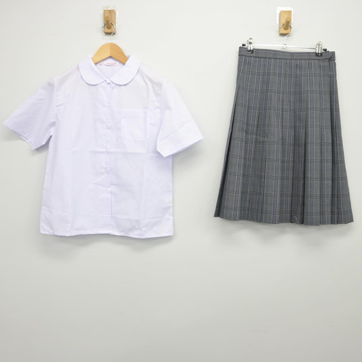 【中古】東京都 諏訪台中学校 女子制服 3点（シャツ・スカート）sf028215