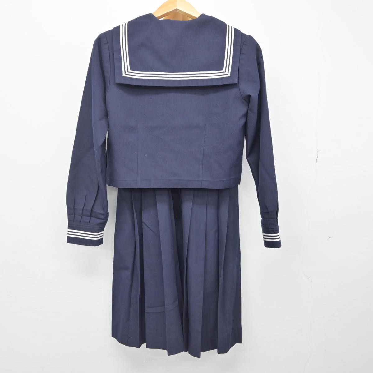 【中古】東京都 葛飾区立常盤中学校 女子制服 2点（セーラー服・ジャンパースカート）sf028224