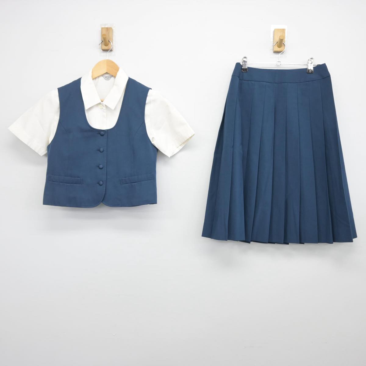 【中古】宮崎県 都城西高等学校 女子制服 3点（ベスト・シャツ・スカート）sf028233