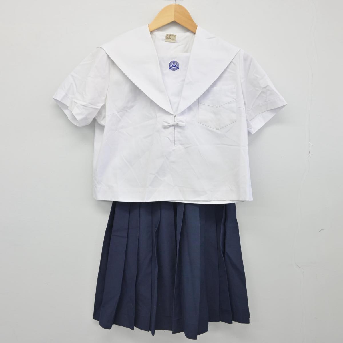 【中古】佐賀県 佐賀県唐津市立第五中学校 女子制服 3点（セーラー服・セーラー服・スカート）sf028236